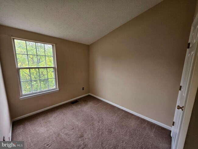 Building Photo - 104 Township Ct
