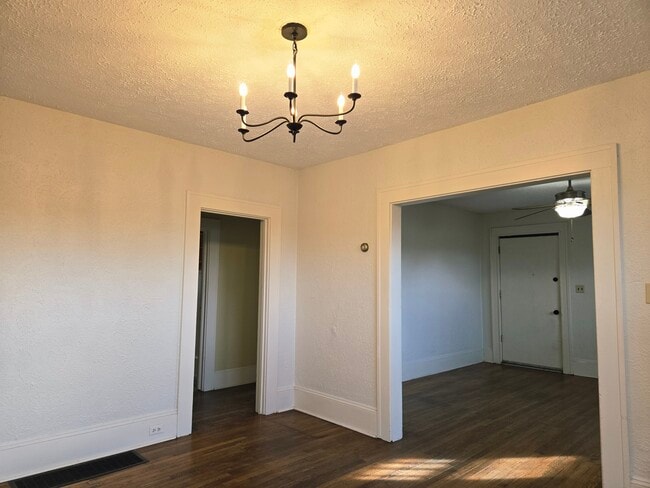 Building Photo - 12 E Chestnut St