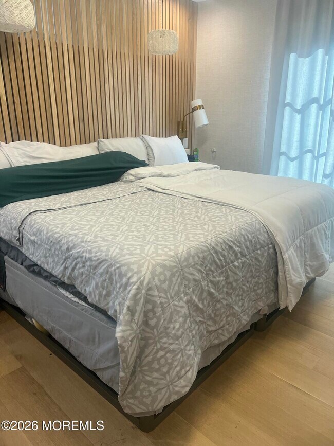 Building Photo - 825 Norwood Ave