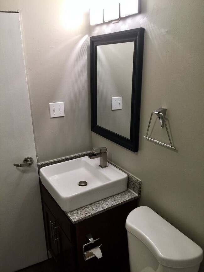 Building Photo - *** Amazing Apartment in Mt. Washington * ...