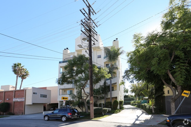 Building Photo - Surfwood Palms