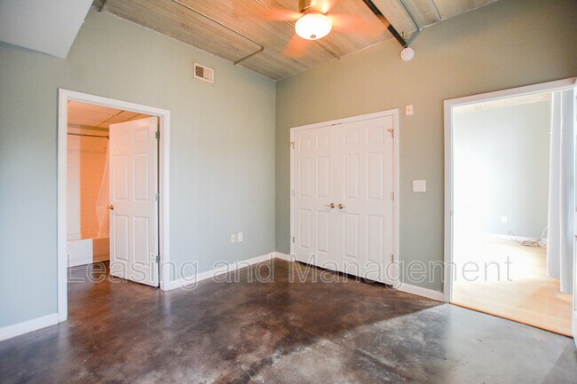 Building Photo - 1 Cool Blow St