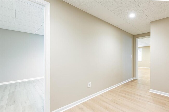 Building Photo - 9360 Nesbit Lakes Dr