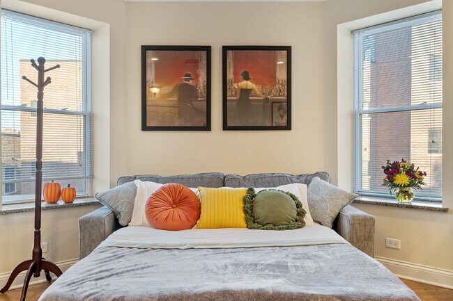 Building Photo - 2117 W Irving Park Rd