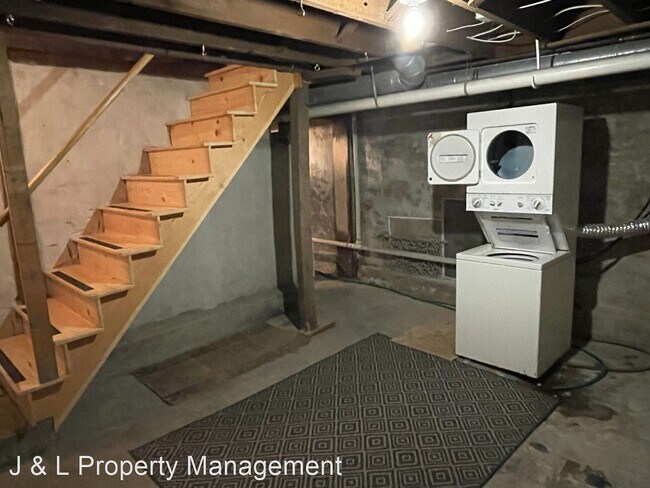 Building Photo - 2 br, 1.5 bath House - 202 Winona Street