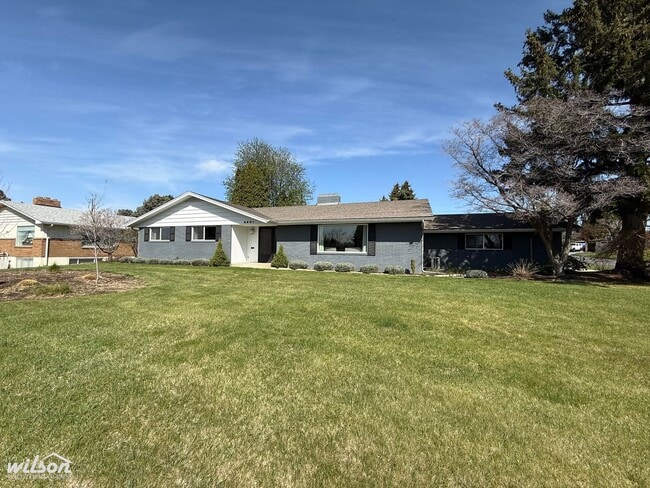 Primary Photo - 4TH OF JULY MOVE IN SPECIAL!! Beautiful Fu...