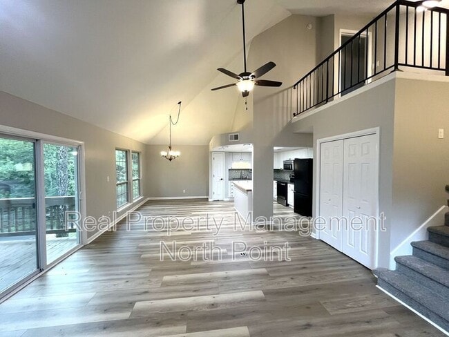 Building Photo - 3030 Steeplechase Dr
