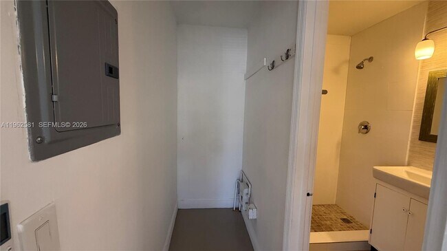 Building Photo - 560 NE 67th St