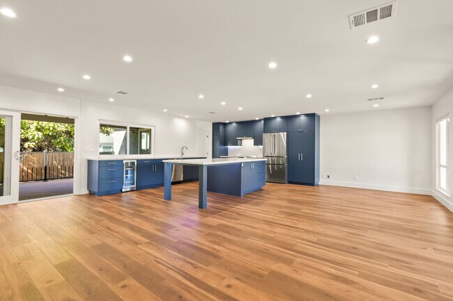 Building Photo - Freshly Remodeled Home Near Lake Murray & Mission Trails