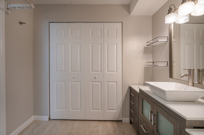 Building Photo - 1420 N St NW