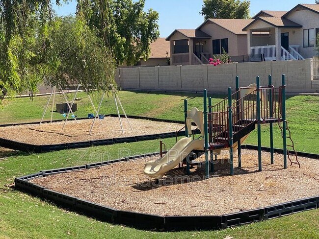 Building Photo - 921 S Val Vista Dr