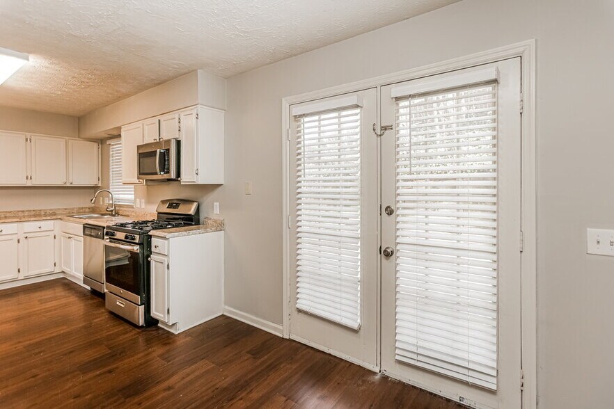 Building Photo - 1902 Shadbark Ct