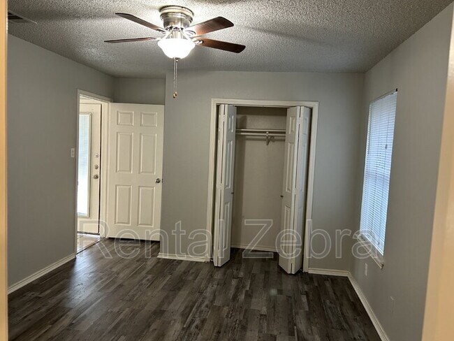Building Photo - 7405 Emerywood Ln