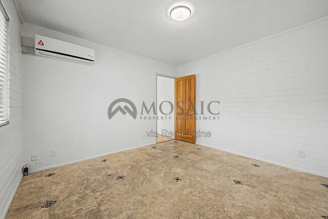 Building Photo - 3333 E Medlock Dr