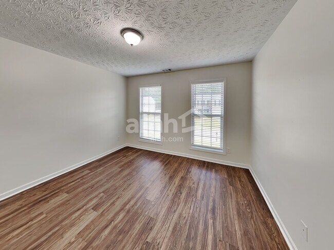 Building Photo - 169 Maxton Ave