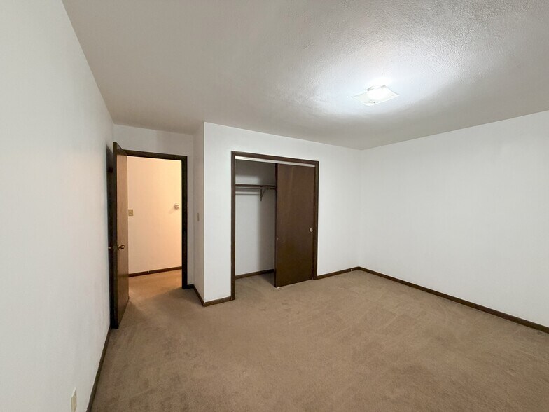 Bed room 2 closet view - 10 St Paul St