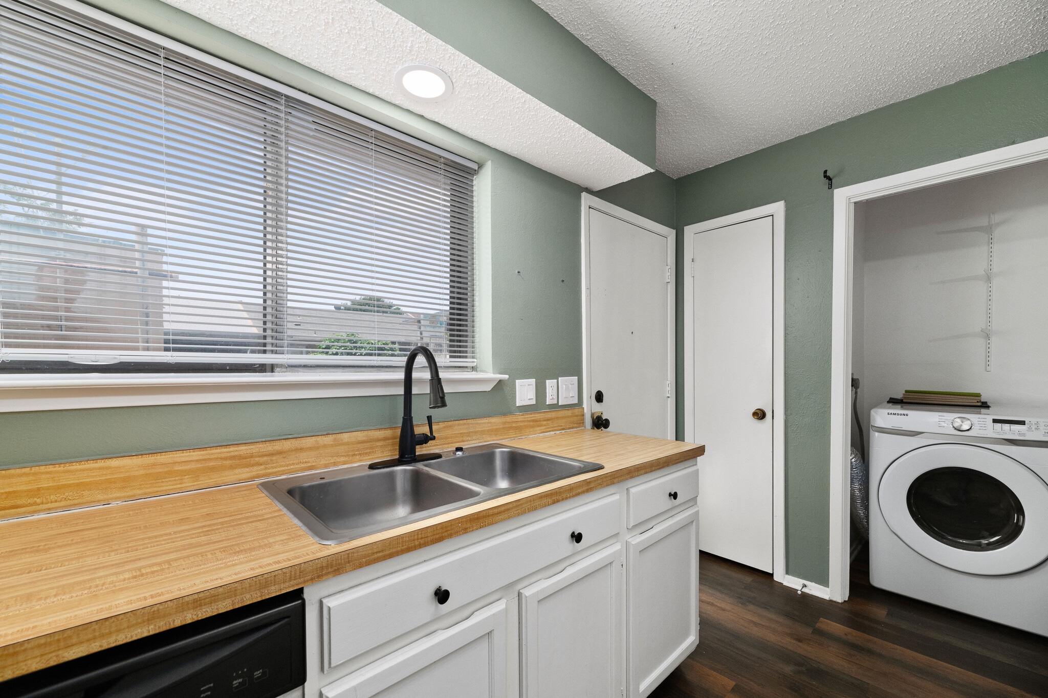 Building Photo - 9 E Mountain Creek Ct