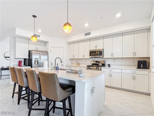 Building Photo - 15903 Grassland Ln