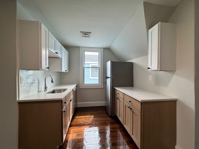 Building Photo - 47-49 Mead St