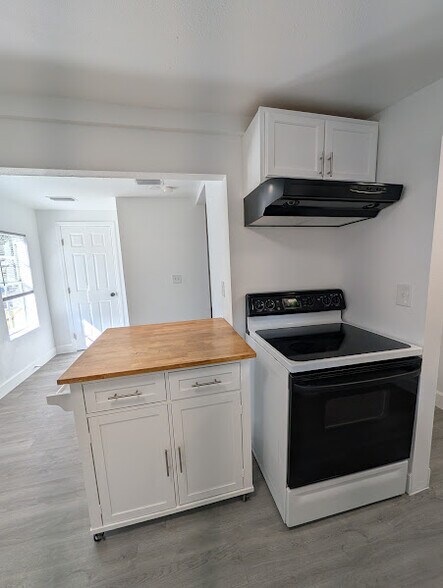 Building Photo - 6201 N 38th St