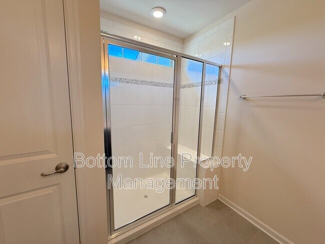 Building Photo - 4020 Zilker Park Dr