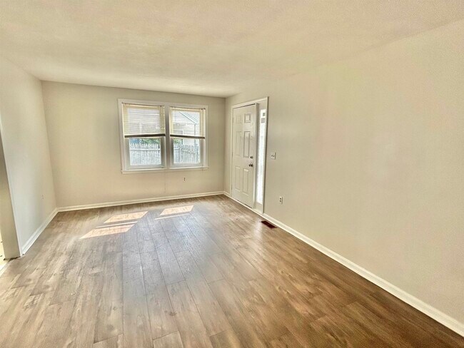 Building Photo - 4b Pine Grove Ave