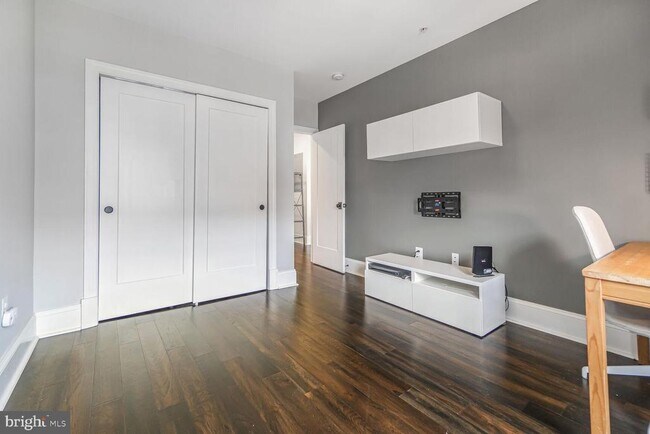 Building Photo - 1514 8th St NW