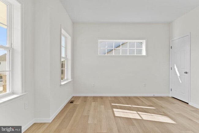 Building Photo - 32 Pamela Dr