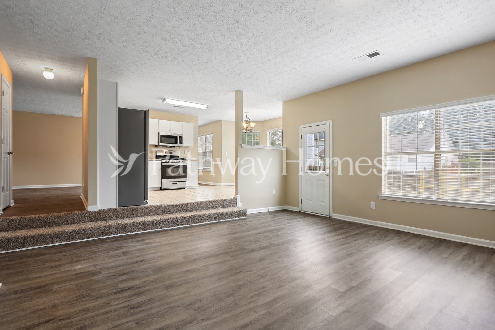 Building Photo - 615 Gardinia Dr