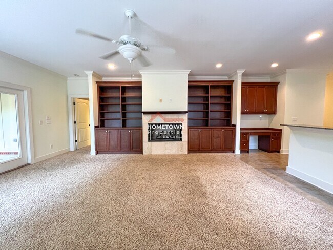 Building Photo - Beautiful 3-Bed Home with Outdoor Kitchen ...