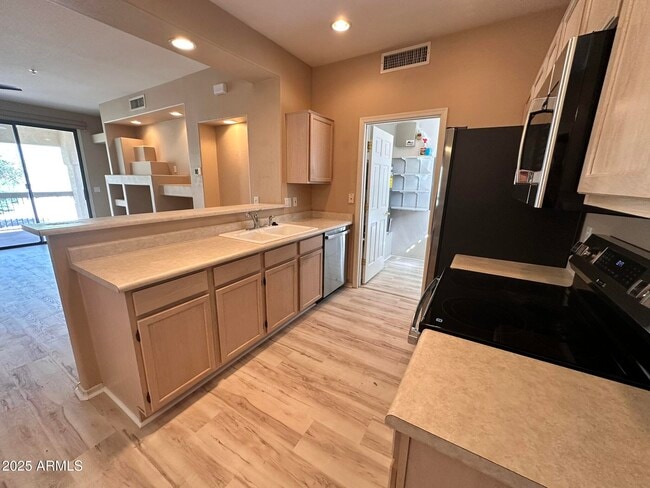 Building Photo - 9253 N Firebrick Dr