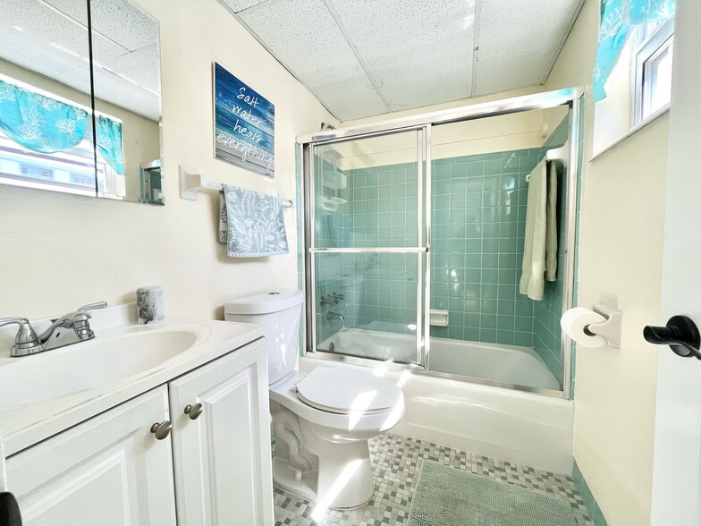 Building Photo - 4532 Bougainvilla Dr