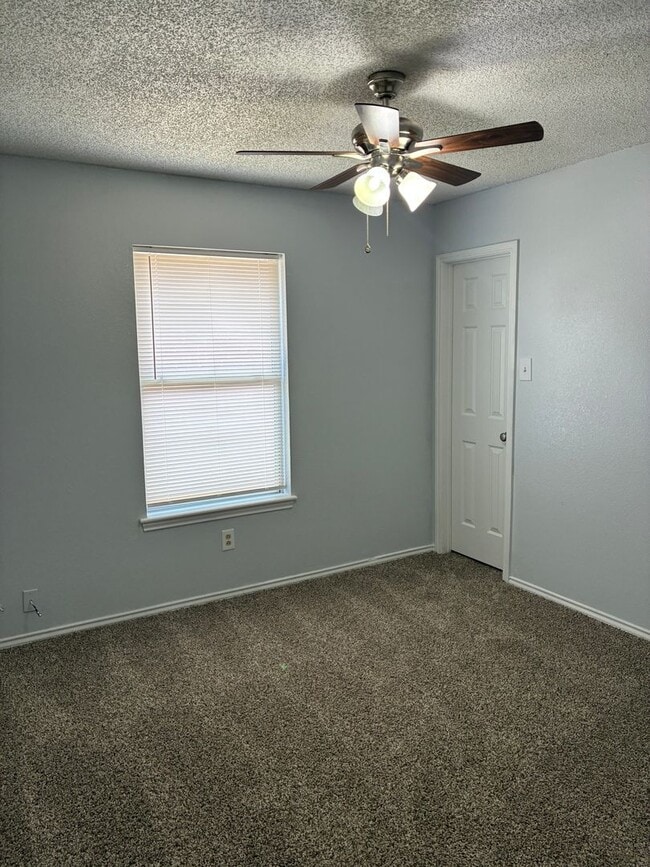 Building Photo - 4 Bedroom House with New Flooring