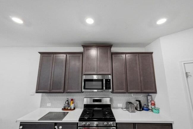 Building Photo - 205 Stinchcomb Rd