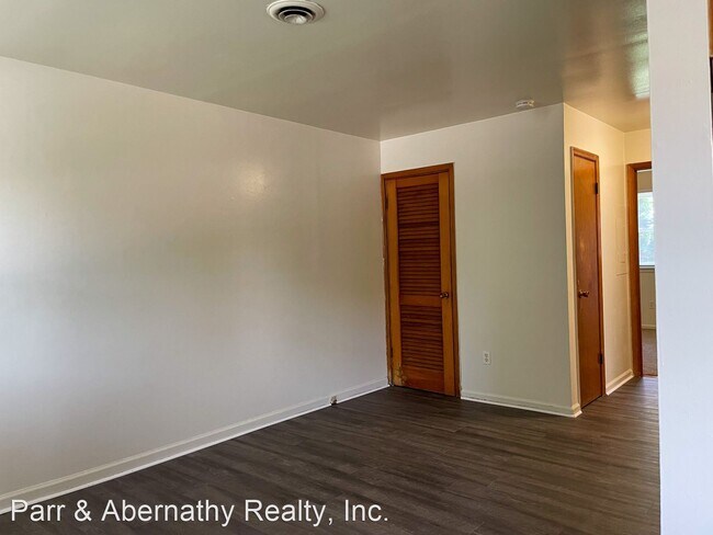 Building Photo - 2 br, 1 bath House - 810 A E. Poythress St...