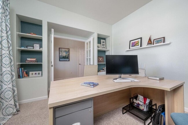 Building Photo - 4220 Ravenna Pl