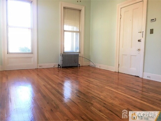 Building Photo - 207 Woodbridge Ave
