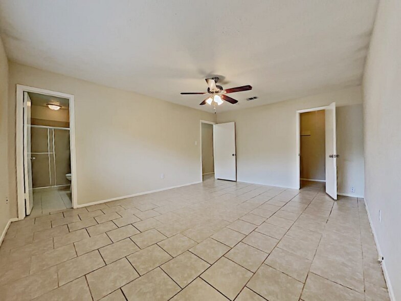 Building Photo - 16515 Forest Bend Ave