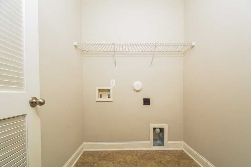 Building Photo - 233 Norwich Dr