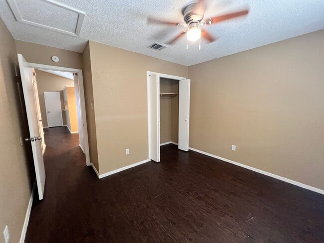 Building Photo - 9706 Eastwend Dr