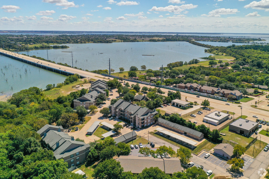 Aerial Photo - Waters Edge Villas Apartments