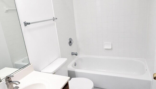Building Photo - Charming Three-Bedroom Townhome in a Prime Ashburn Location