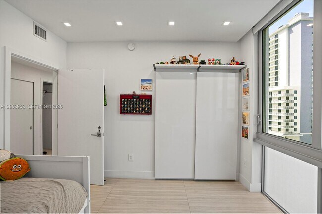 Building Photo - 16385 Biscayne Blvd