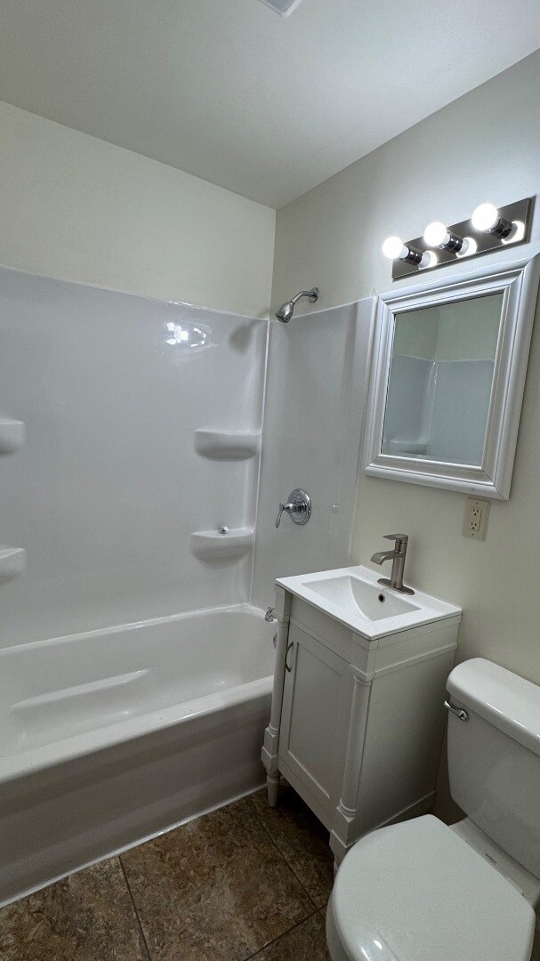 Building Photo - 2162 Vermont St