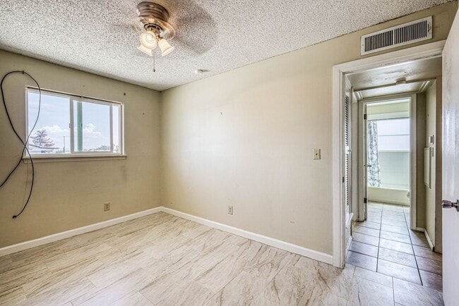 Building Photo - Beautiful 2 bed - 1 baths apartment  part ...