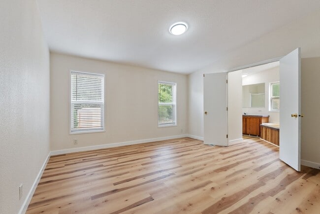 Building Photo - 6422 SE 144th Ln