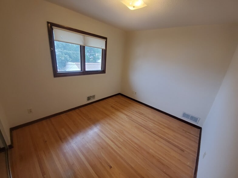 bedroom #3 Hardwood floors Across the hallway from the master bedroom - 1182 Lane Pl