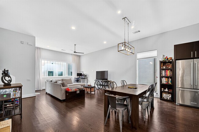 Building Photo - 1232 W 24th St