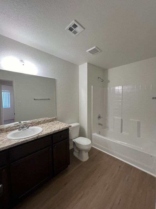 Building Photo - NEWER 4 BEDROOM HOME!