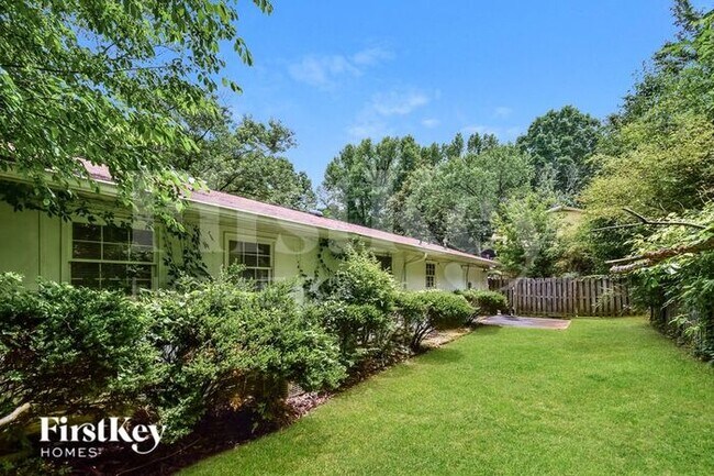 Building Photo - 111 Elizabeth Way